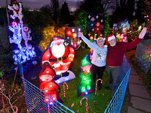 Supporting image for story: Aldridge couple's Christmas lights turn home into tourist attraction for 32nd year in a row