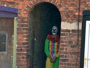 Supporting image for story: Horror clown craze: Police looking into reported sightings in Shrewsbury