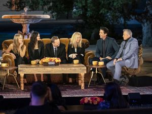 Supporting image for story: Lisa Kudrow reveals she recently found note from Friends co-star Matthew Perry