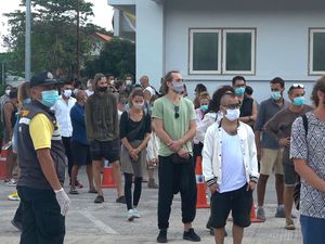 Supporting image for story: Partygoers fined for flouting Covid-19 rules on Thai island