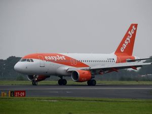 Supporting image for story: EasyJet suspends flights to northern Italy after government imposes lockdown
