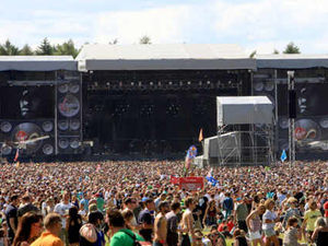 Supporting image for story: Take wellies and sun cream, V Festival revellers told