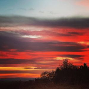 A streaky sunset over Newport on Sunday night, photographed by Ed de Quincey