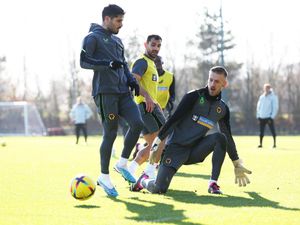 Supporting image for story: Wolves keeper Dan Bentley finding it 'fairly easy' to support number one Jose Sa