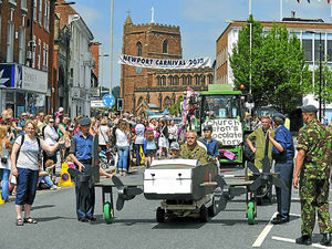 Supporting image for story: Newport Carnival crowds bask in glorious sunshine