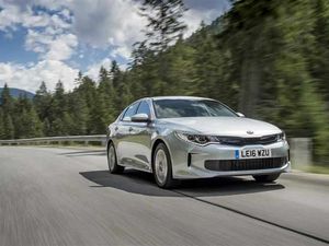 Supporting image for story: Kia Optima PHEV review