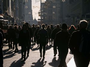 Supporting image for story: Net migration data due after Starmer’s warning on ‘island of strangers’