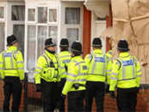 Supporting image for story: Eight held over 'terror kidnap'