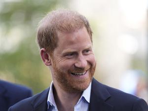Supporting image for story: Harry arrives ahead of expected reunion with King after 19 months apart