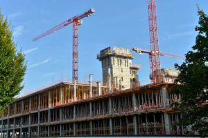 The hospital will feature 670 beds and 15 operating theatres