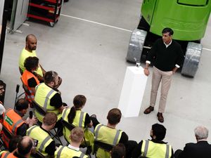 Supporting image for story: Sunak challenged over partygate by worker whose mother died during pandemic