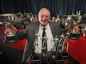 Supporting image for story: Memories still strong for Dennis Taylor as he and Steve Davis relive 1985 snooker final