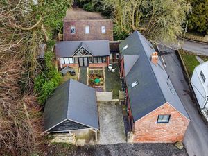 Supporting image for story: Stunning three-bedroom coach house in Little Wenlock with private courtyard