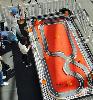 Free Scalextric track, race to win!