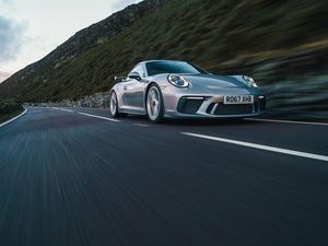 Supporting image for story: First Drive: The Porsche 911 GT3 takes road car performance to the next level