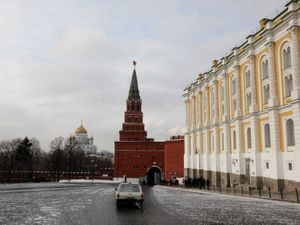 Supporting image for story: UK seeks to hit Kremlin with ban on exporting luxury goods to Russia