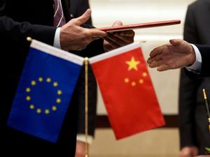 Supporting image for story: China launches inquiry in response to EU probe of solar, wind and other products