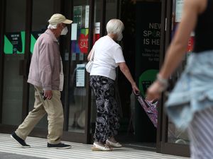 Supporting image for story: Supermarkets seek clarity from Government over mask-wearing after July 19