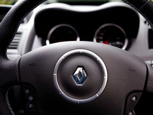 Supporting image for story: French carmaker Renault to sell Russian operations to Moscow