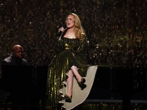 Supporting image for story: Adele shows Olympic women’s 100m final at Munich concert