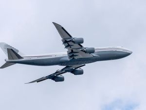 Supporting image for story: Trump defends prospect of Qatar giving him plane to use as Air Force One