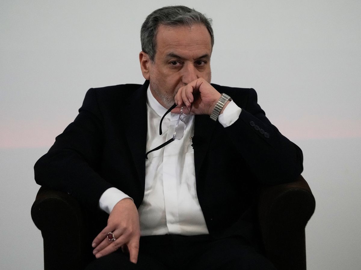 Iran’s top diplomat issues further threat to US after crackdown on protests