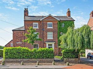 Supporting image for story: Take a look inside gorgeous Georgian £1.35m townhouse near the heart of Shrewsbury