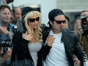 Supporting image for story: Pam and Tommy will show sex tape theft in most empathetic way, says director