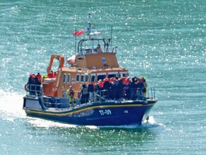 Supporting image for story: Minister denies migrant returns deal leaves open human rights loophole