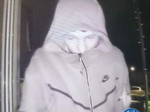 Supporting image for story: Do you know this man? Appeal after keys and handbags stolen in Wolverhampton burglary