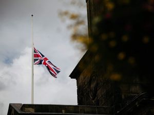 Supporting image for story: When, where and how long you should pay your respects following the death of the Queen