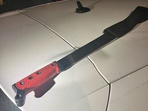 Supporting image for story: Police car chase ends with occupants fleeing leaving machete in vehicle