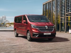 Supporting image for story: New Renault Trafic brings fresh updates to passenger-carrying variants