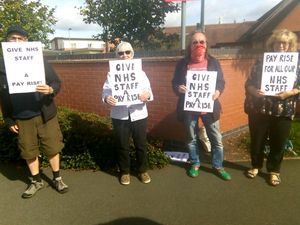 Supporting image for story: Campaigners in Bridgnorth hospital protest in bid for NHS pay rise 