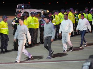 Supporting image for story: Venezuelan planes bring deported migrants home from US