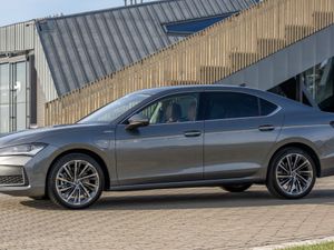 Supporting image for story: Skoda Superb hatchback gains new and improved plug-in hybrid powertrain