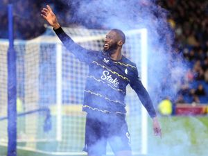 Supporting image for story: Everton substitute Beto rescues late point at Brighton