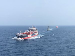 Supporting image for story: Oil prices head for biggest weekly gain since 2020 as shipping nears standstill