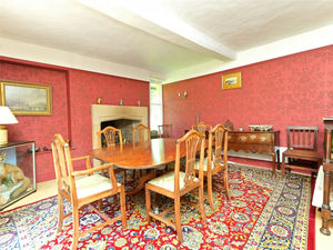 The dining room. Photo: Savills/Zoopla