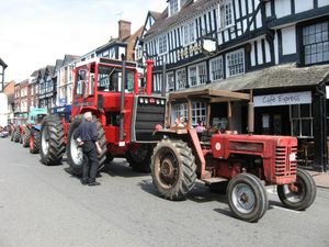 Supporting image for story: Hundreds out in Bridgnorth to see magnificent machinery.