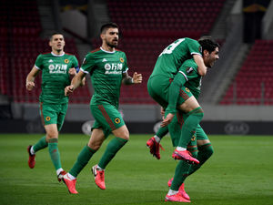 Supporting image for story: Europa League: Olympiacos 1 Wolves 1 - Report and pictures