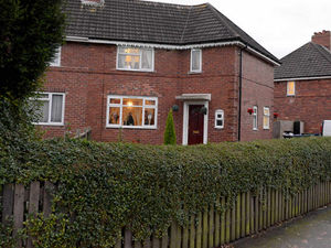 Supporting image for story: Residents speak of shock after man shot in stomach in Tipton