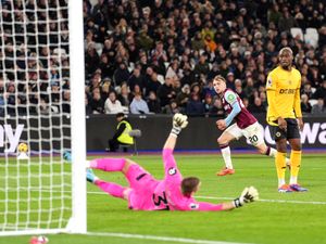 Supporting image for story: Jarrod Bowen dedicates his winner to Michail Antonio as West Ham beat Wolves