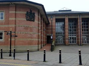 Supporting image for story: Worker stole £40k of Apple goods from phone shop