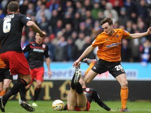 Supporting image for story: Wolves aim to keep loan defender Jack Robinson