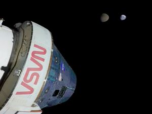 Supporting image for story: Nasa’s Orion capsule splash-lands in ‘textbook’ return to Earth from the Moon