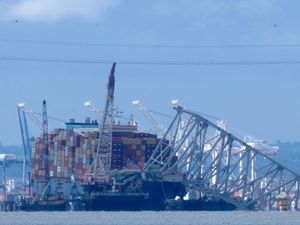 Supporting image for story: Crews conduct controlled demolition of Baltimore bridge span