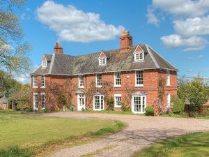 Supporting image for story: Planning application to remove unauthorised conservatory from historic building