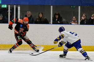 Eric Henderson in action for the Telford Tigers against Leeds Knoghts on Sunday (Picture: Edward Bowen/ebphotography)