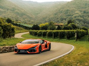 Lamborghini Revuelto